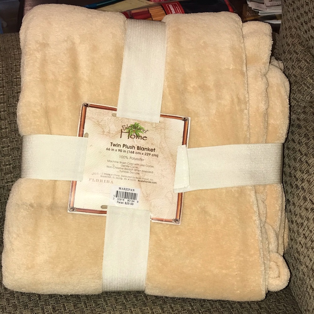 NWT Palm Island Blanket twin